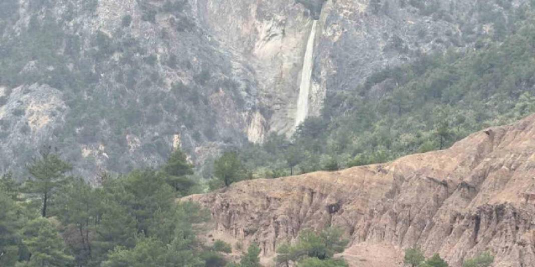 Yağışlarla yeniden can buldu: Su Uçuran Şelalesi özüne döndü 4
